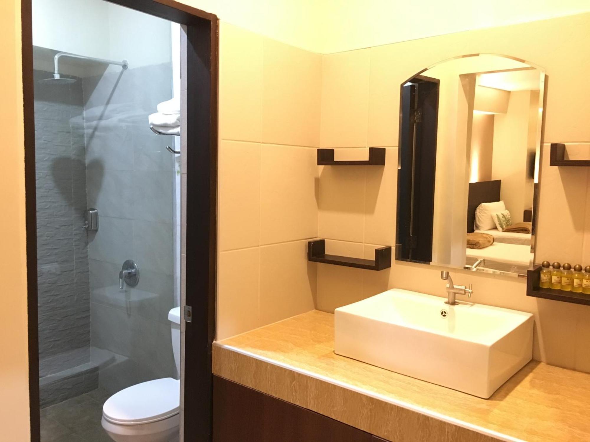 Eon Centennial Resort Hotel & Waterpark Iloilo Rom bilde